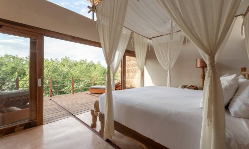 Signature Suite Upper